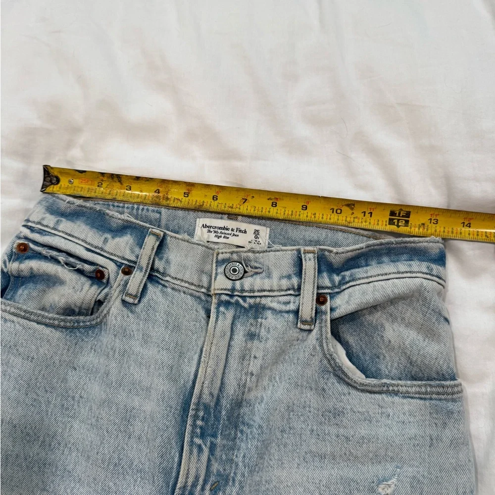 Size 25 / 0R The ‘90s Relaxed Jean High Rise Light Blue Distressed Women’s - Picture 7 of 9